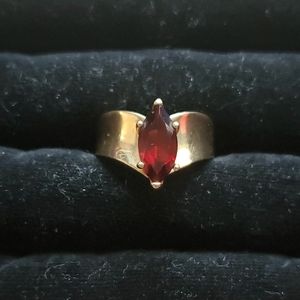 10k gold and garnet ring